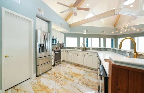 Canyon Lake House | Lux stay with panoramic views in Canyon Lake