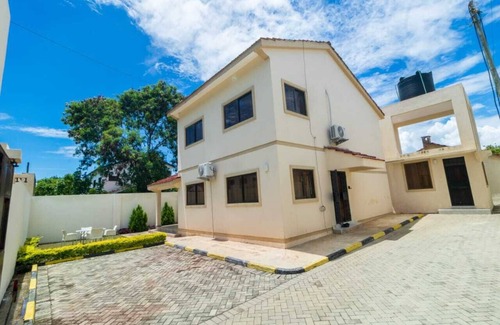 Mombasa Villa | Lux Suites Nyali Holiday Villa
