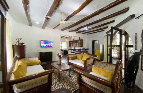 Mtwapa Villa | Lux Suites Villa Rosa Mtwapa