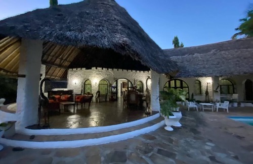 Mtwapa Villa | Lux Suites Villa Rosa Mtwapa