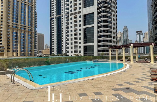 Jumeirah Lake Towers Apartment | LUX The Ultimate Lake View Residence