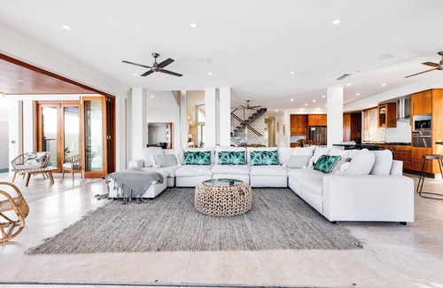 Mooloolaba Villa | Lux Tropical Haven Mooloolaba Moonda5