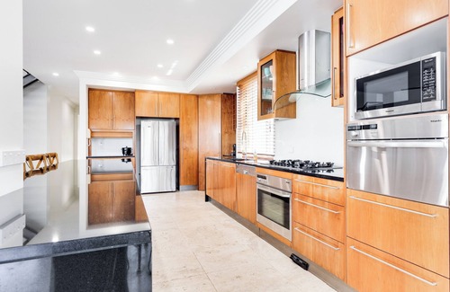 Mooloolaba Villa | Lux Tropical Haven Mooloolaba Moonda5