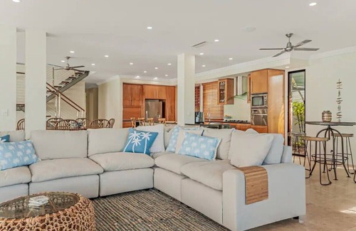 Mooloolaba Villa | Lux Tropical Haven Mooloolaba Moonda5