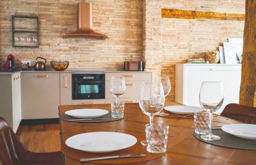 Logrono Historic Centre Apartment | Lux Wood Loft with Air Con & Lift