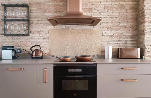 Logrono Historic Centre Apartment | Lux Wood Loft with Air Con & Lift