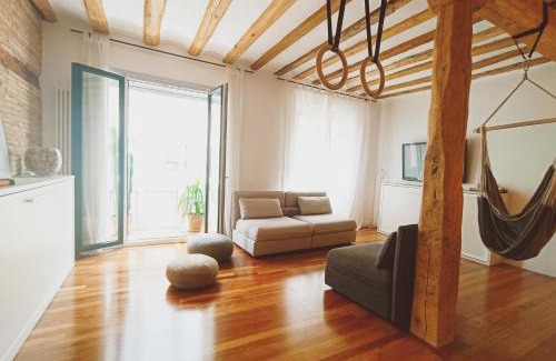 Logrono Historic Centre Apartment | Lux Wood Loft with Air Con & Lift