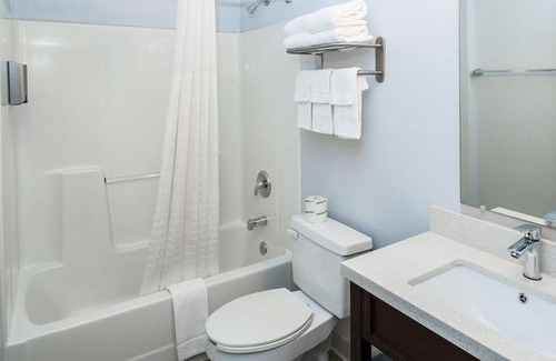 Maryville Hotel | Luxbury Inn & Suites