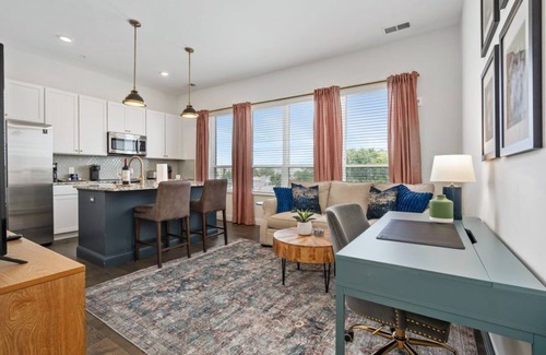 Victorian Village Apartment | Luxe 1BR Near Hospitals | Easy Parking | Elevator