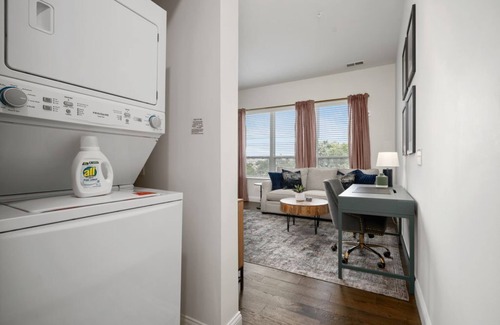 Victorian Village Apartment | Luxe 1BR Near Hospitals | Easy Parking | Elevator