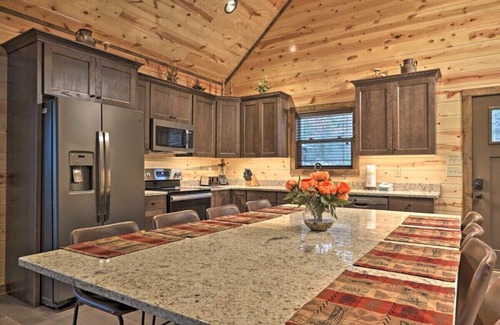 Gatlinburg - Pigeon Forge Cabin | Luxe 4-Bedroom Cabin with Pool and Hot Tub