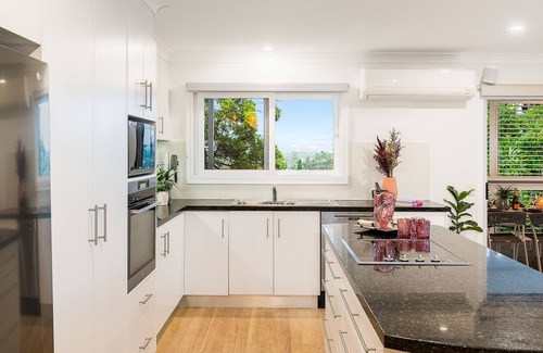 Coolangatta House | Luxe Beach House with Moutain and Ocean Views