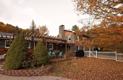Lexington House | Luxe cabin- breathtaking views, hot tub, mins to skiing- ask re seasonal rental