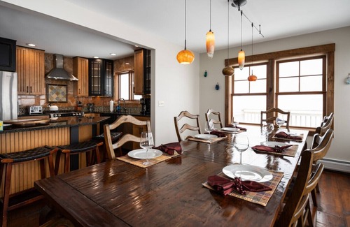 Central Vermont- Killington Apartment | Luxe Chalet - Ski On/Off, Hot Tub, Pool, Views