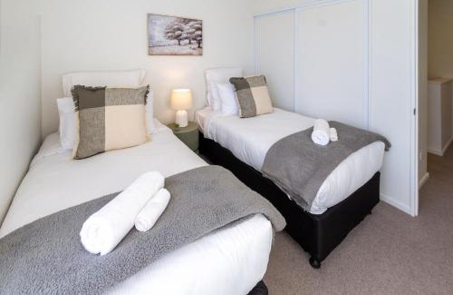 Christchurch Apartment | Luxe City Stay, Sleeps 7, Free Car Park