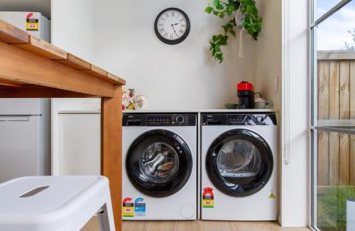 Christchurch Apartment | Luxe City Stay, Sleeps 7, Free Car Park