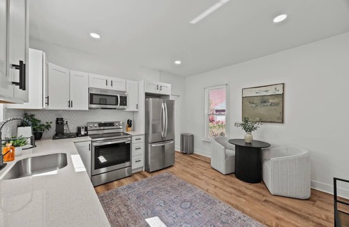 Downtown Columbus Apartment | Luxe & Cozy 3BR Oasis | Ideal for Groups