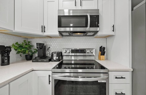 Downtown Columbus Apartment | Luxe & Cozy 3BR Oasis | Ideal for Groups