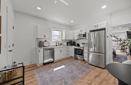 Downtown Columbus Apartment | Luxe & Cozy 3BR Oasis | Ideal for Groups