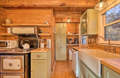 Logan Cottage | Luxe Dog-friendly Cabin w/Hot Tub & Game Room