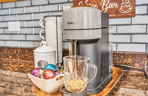 Chicago House | Luxe Duplex - Private Gym -Huge Yard -King Beds Garage Parking-EV Charger- Crib