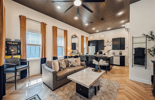 Tionesta Cabin | {LUXE Lil Tio} Downtown Retreat - 5 Min Walk To River Access w/Firepit & Grill