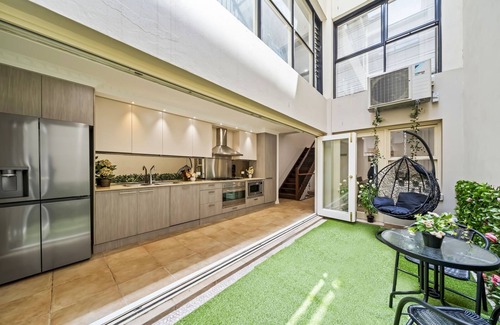 Pyrmont House | Luxe Living Terrace by The Star: 3-Level Luxury in Sydney's Vibrant Heart