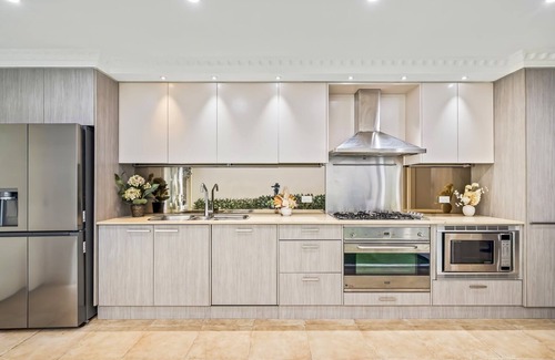 Pyrmont House | Luxe Living Terrace by The Star: 3-Level Luxury in Sydney's Vibrant Heart