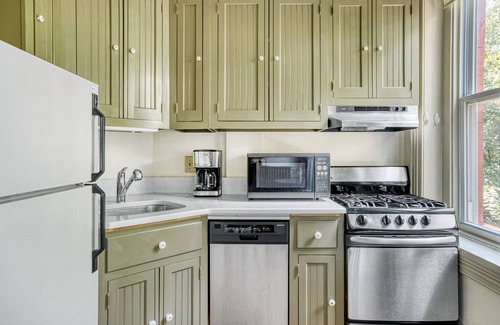 Logan Circle Apartment | Luxe Logan Circle 1BR w/W/D, close to U Street, Metro, by Blueground