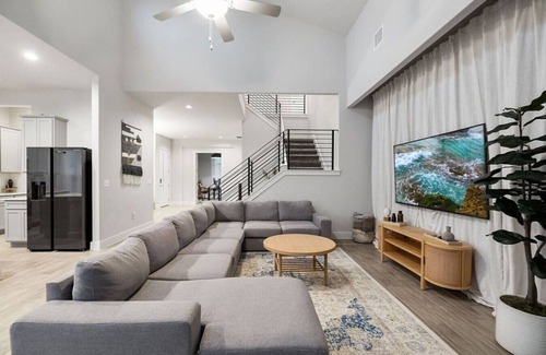 Austin House | Luxe, Modern 4B House with Office, 20 min to DT