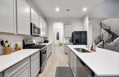 Austin House | Luxe, Modern 4B House with Office, 20 min to DT