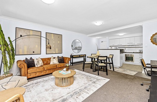 Perth Central Business District Apartment | Luxe Modern Retreat | Designer Stay in Perth