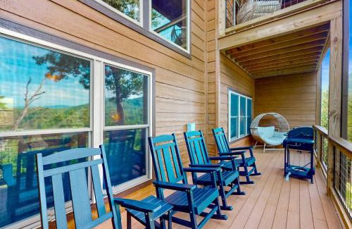 Wears Valley House | Luxe Mountain Hideaway