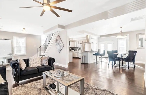 Baltimore House | Luxe Private Getaway in the Heart of Baltimore!