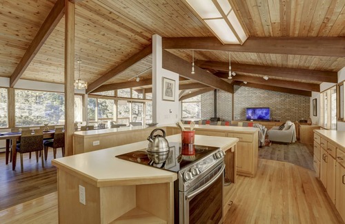 Boulder House | Luxe Private Mountain Lodge 5 Bdrm Home HOT TUB - WiFI Min. to town