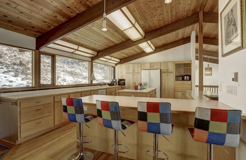 Boulder House | Luxe Private Mountain Lodge 5 Bdrm Home HOT TUB - WiFI Min. to town