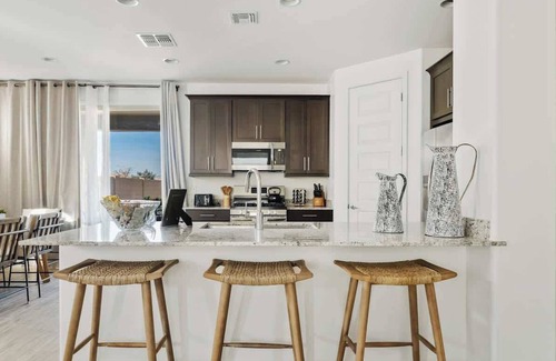 San Tan Valley House | Luxe Queen Creek Home w/Pool, Yard, Work Station