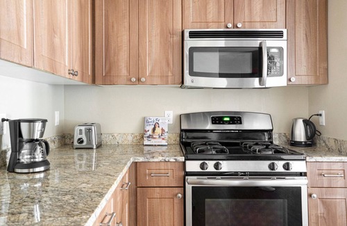 North San Jose Apartment | Luxe San Jose 2BR w/Gym, Pool & W/D, near Samsung & Cisco, by Blueground