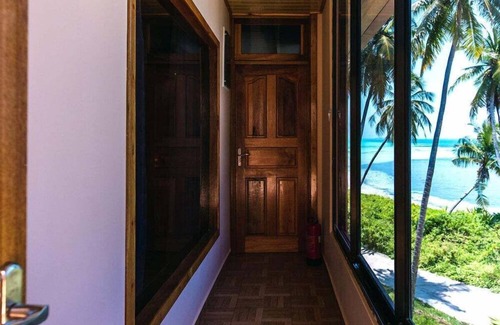 Dhangethi Bed & Breakfast | Luxe Seaview - Beachfront villa in Dhangethi (bnb)