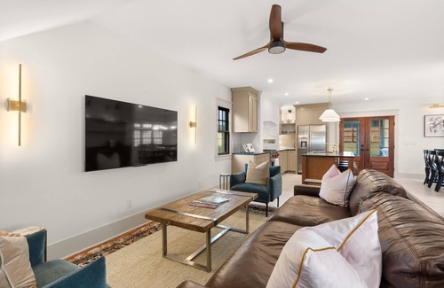 East Nashville House | *Luxe* Spacious & Quiet 10 Min to Downtown