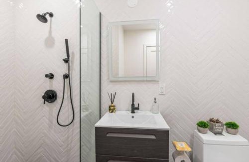 Central Park South Hotel | Luxe Studio w Juliet Balcony in Upper East