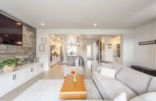 Harris Ranch House | Luxe Townhouse with Fire Pit Close to Micron