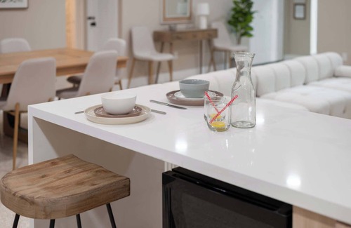 Golden Glades House | LUXE Villa, Heated Pool, Fire Pit, GAMES