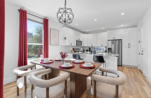 University Hills and Windsor Park House | Luxe Windsor Park Home | Great for ATX Events & DT