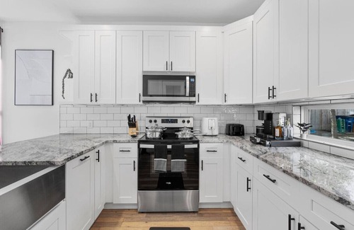 University Hills and Windsor Park House | Luxe Windsor Park Home | Great for ATX Events & DT