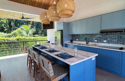 Puerto Viejo de Talamanca Villa | Luxury 4-bedroom villa 3 minutes walk to town and Playa Negra