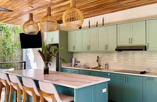 Puerto Viejo de Talamanca Villa | Luxury 4-bedroom villa 3 minutes walk to town and Playa Negra