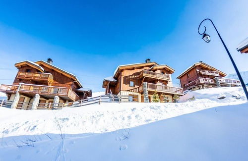 Saint-Francois-Longchamp House | Luxury chalets (10p) 5 bed- and 3 bathrooms. In center Saint François Longchamp with ski-in & out.
