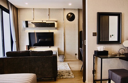 Khlong Toei Nuea Apartment | Luxurious & Romantic in the Heart of BKK. MRT/BTS!