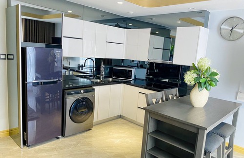 Balibago Condo | Luxurious 1 Bedroom King Bed Skyline View Walking Street Condo